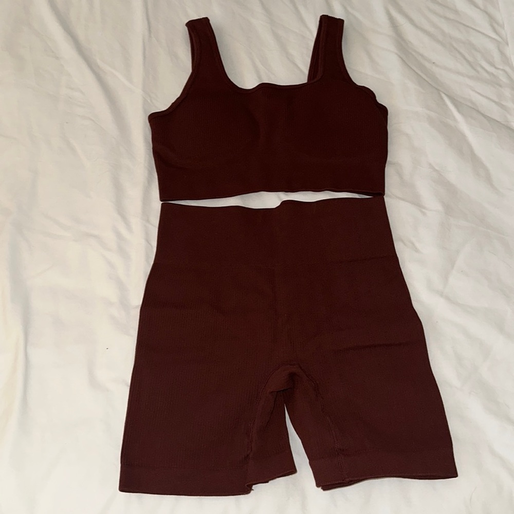 Ribbed biker shorts and sports bra set